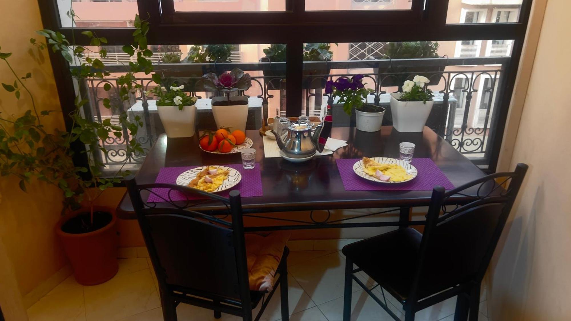 Magnifique Appartement Spacieux Confort Propre Familial 2 Chambres Salon Et Salle A Manger A 20Mn A Pied De Place Jemaa El Fina 4 Piscines Dans Espace De Golf A 12 Mn En Voitures L Entree Est Gratuit Pour La Clientele Ouvert Entre 10H Et 20H Marrakesh Bagian luar foto