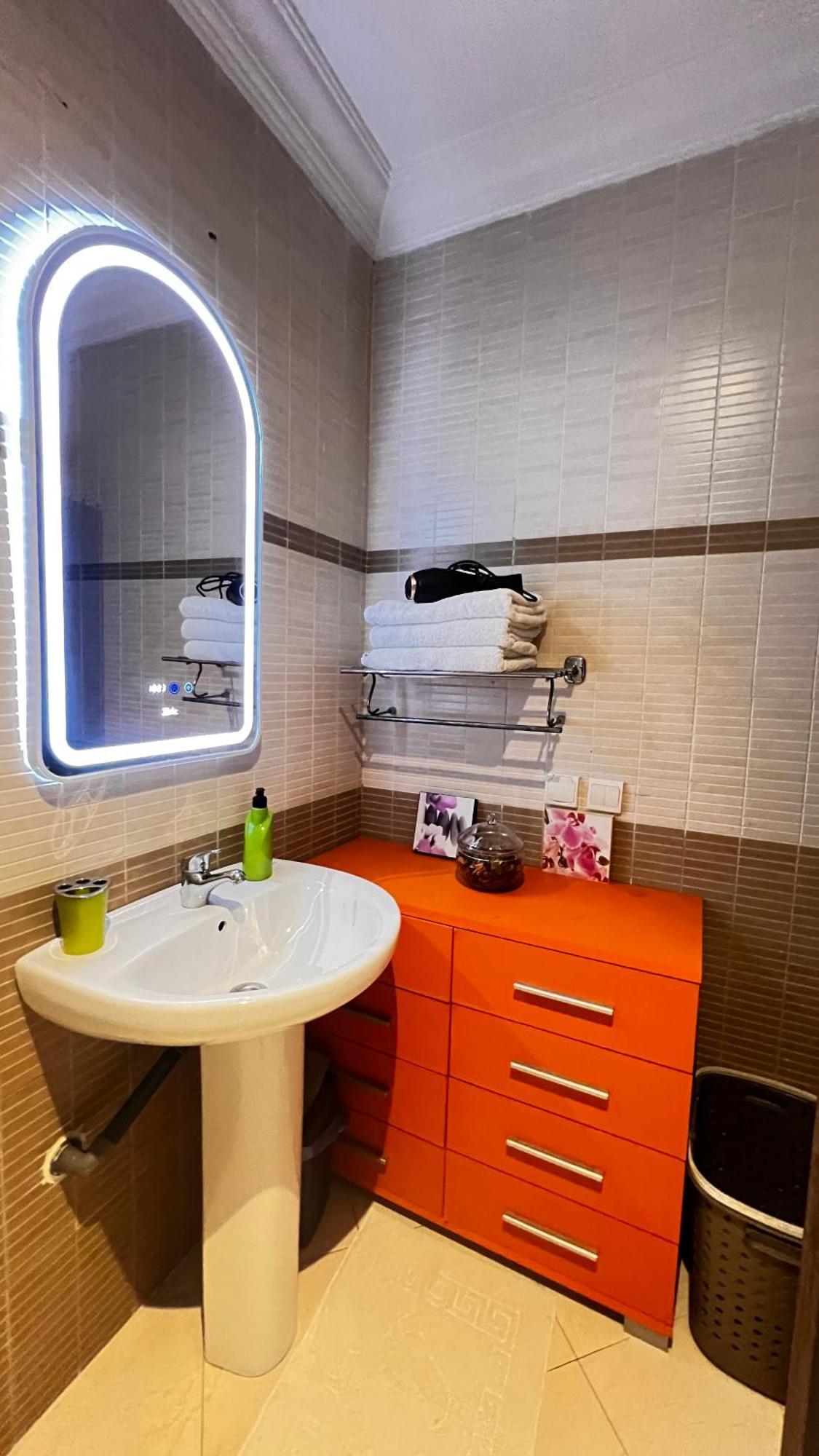 Magnifique Appartement Spacieux Confort Propre Familial 2 Chambres Salon Et Salle A Manger A 20Mn A Pied De Place Jemaa El Fina 4 Piscines Dans Espace De Golf A 12 Mn En Voitures L Entree Est Gratuit Pour La Clientele Ouvert Entre 10H Et 20H Marrakesh Bagian luar foto