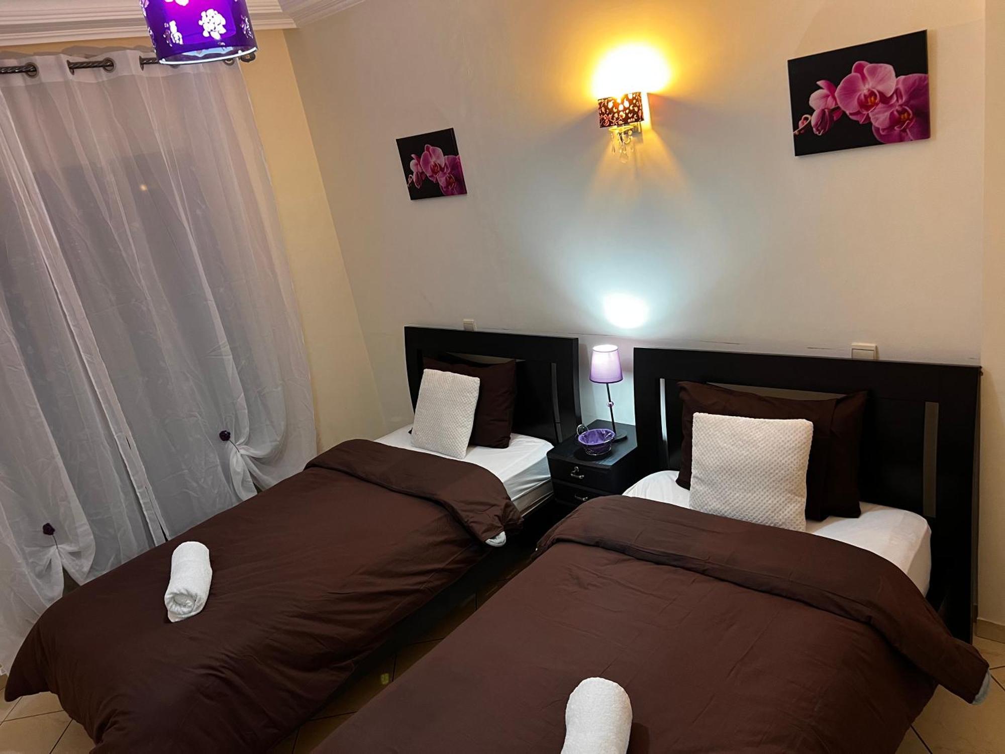 Magnifique Appartement Spacieux Confort Propre Familial 2 Chambres Salon Et Salle A Manger A 20Mn A Pied De Place Jemaa El Fina 4 Piscines Dans Espace De Golf A 12 Mn En Voitures L Entree Est Gratuit Pour La Clientele Ouvert Entre 10H Et 20H Marrakesh Bagian luar foto